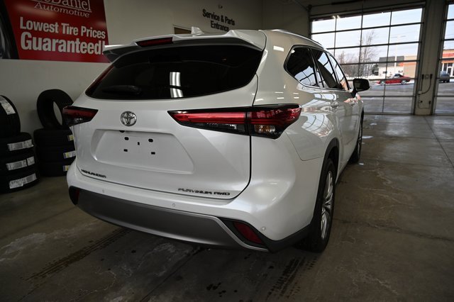 Used 2022 Toyota Highlander Platinum image 6
