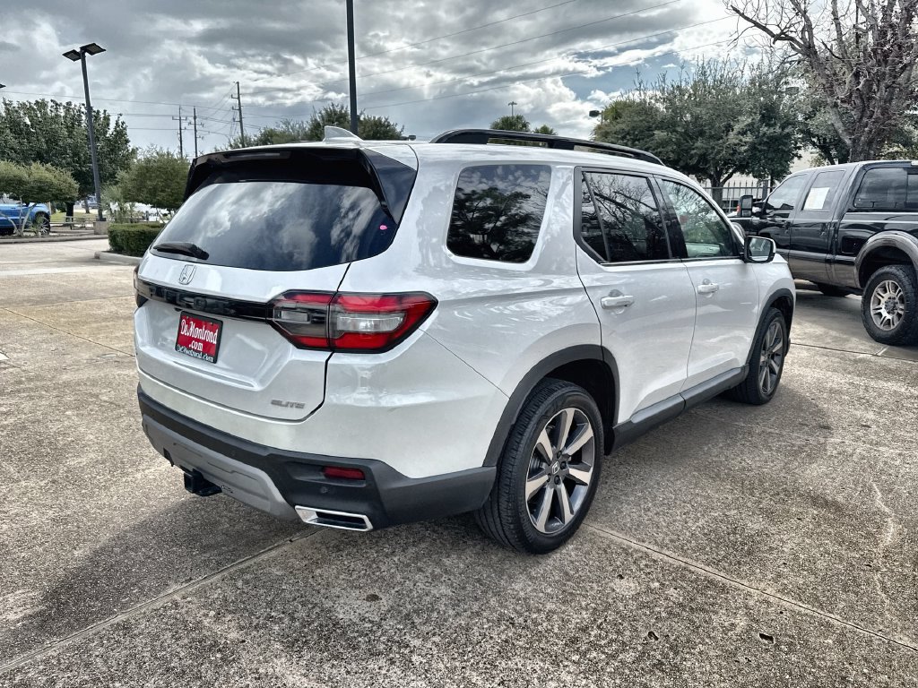 Used 2025 Honda Pilot Elite image 11