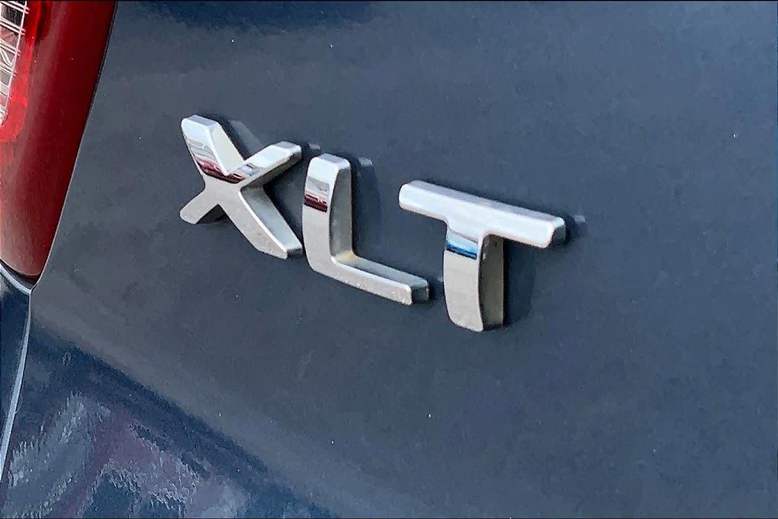 Used 2018 Ford Explorer XLT w/ Equipment Group 202A FWD image 10