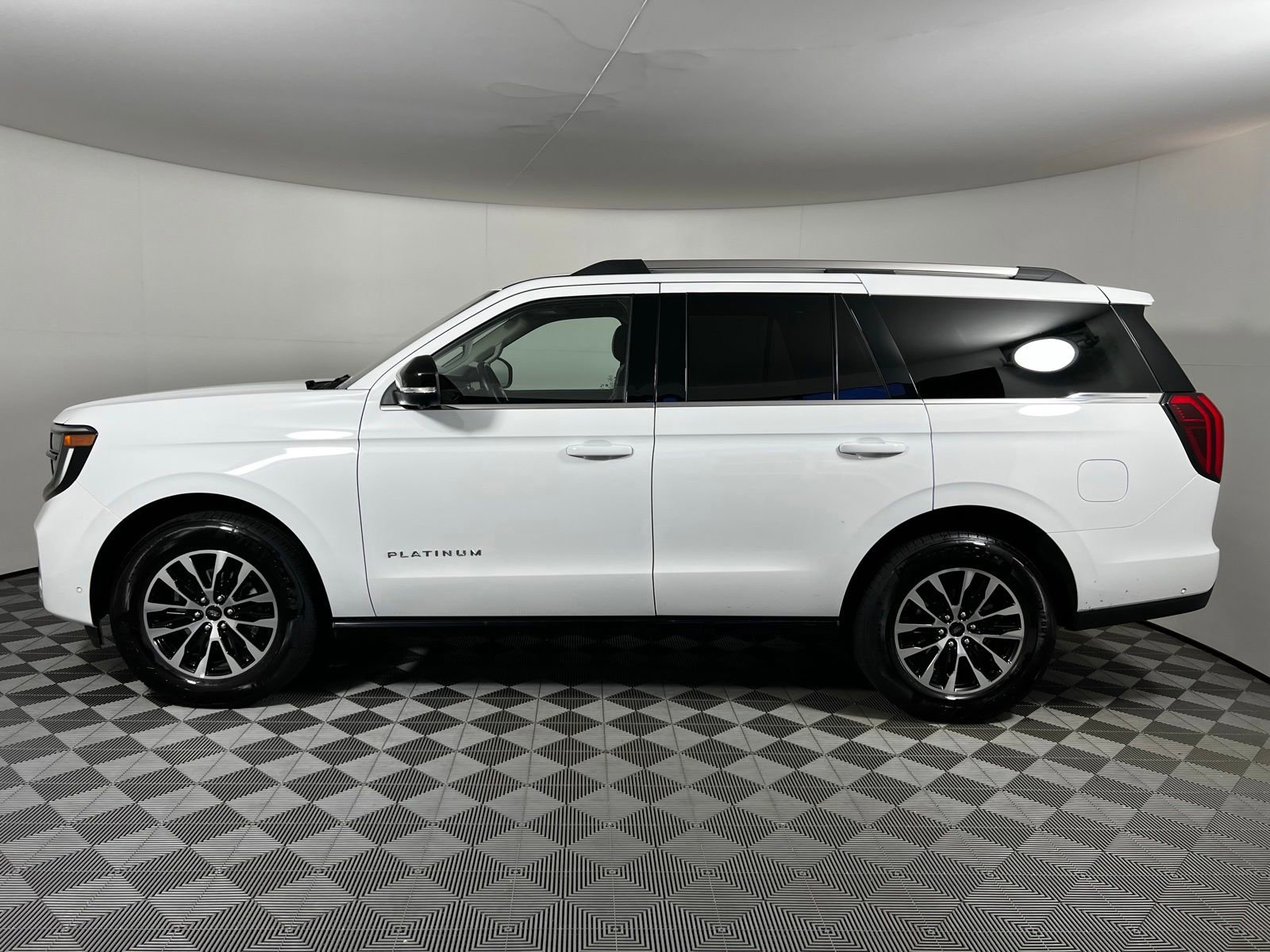 Used 2025 Ford Expedition Platinum AWD/4WD image 8