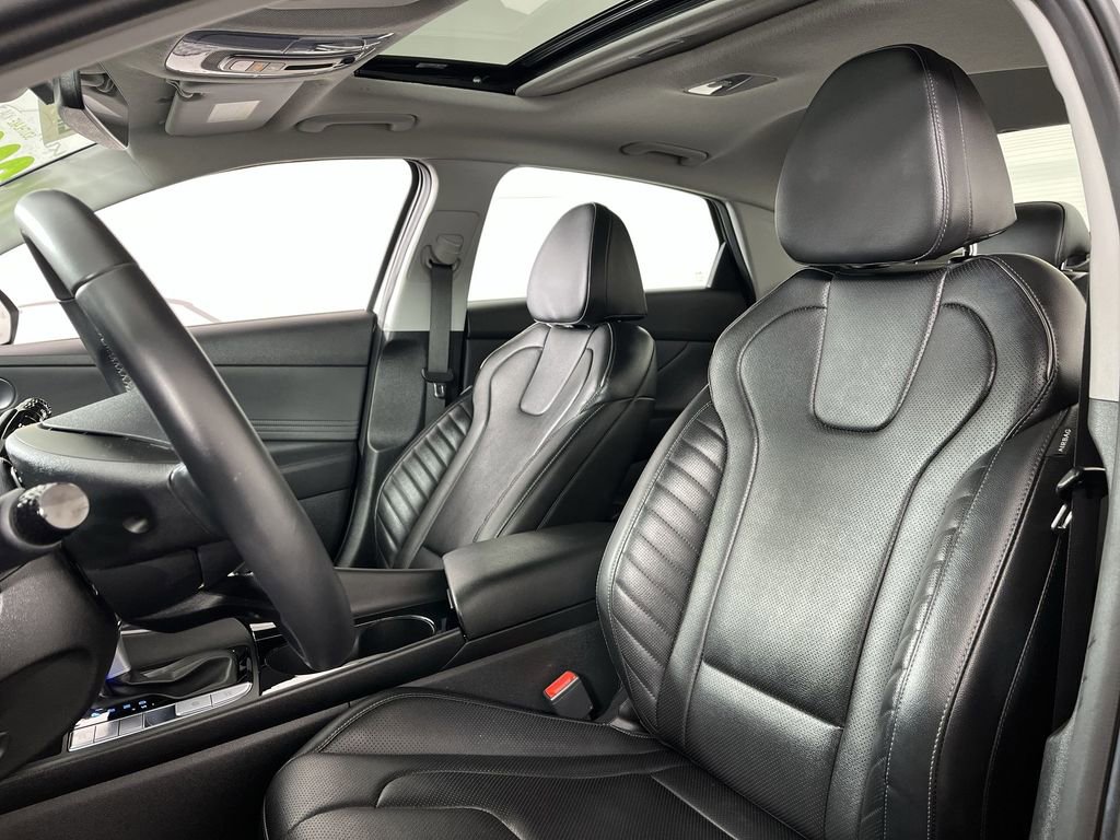 Used 2025 Hyundai Elantra Limited FWD image 11