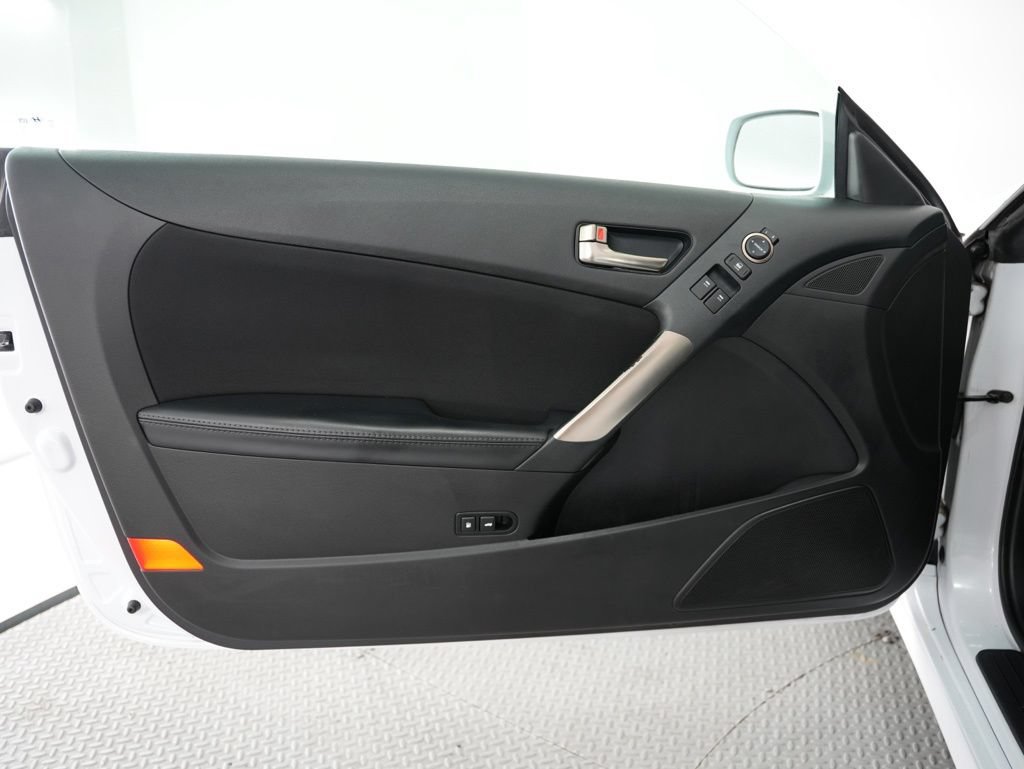 Used 2015 Hyundai Genesis 3.8 RWD image 37