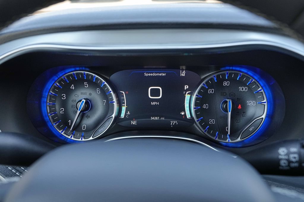 Used 2025 Chrysler Pacifica Limited FWD image 35