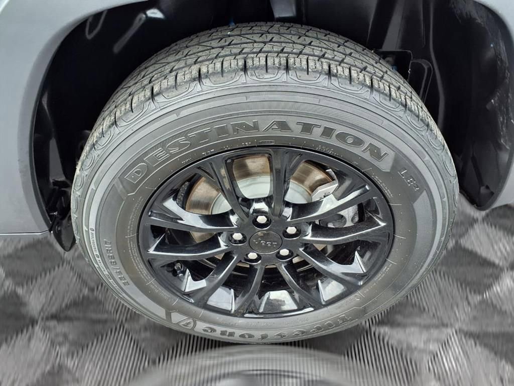 Certified 2023 Jeep Cherokee Altitude Lux image 20