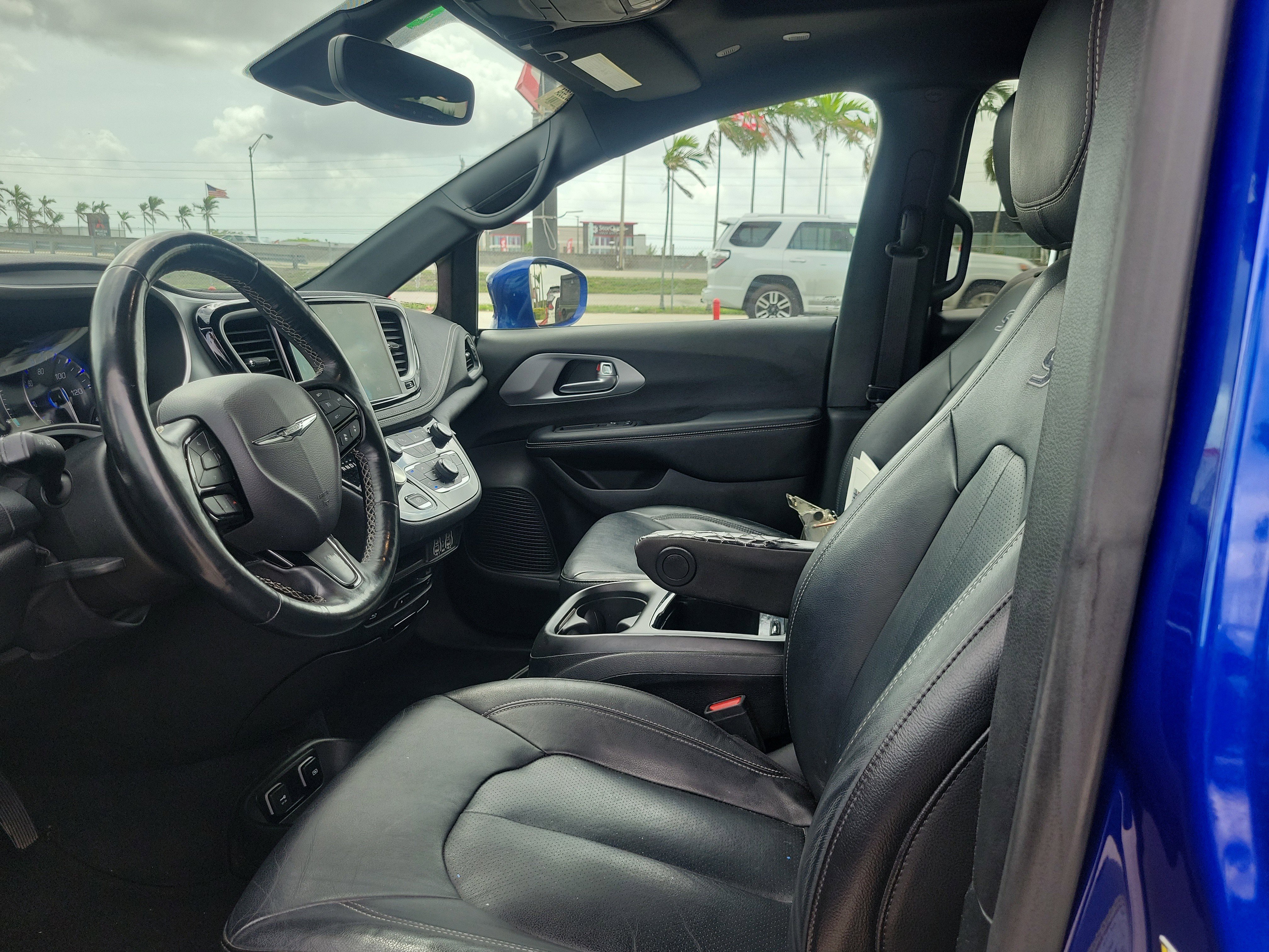 Used 2021 Chrysler Pacifica Touring-L w/ Uconnect Theater Family Group image 20