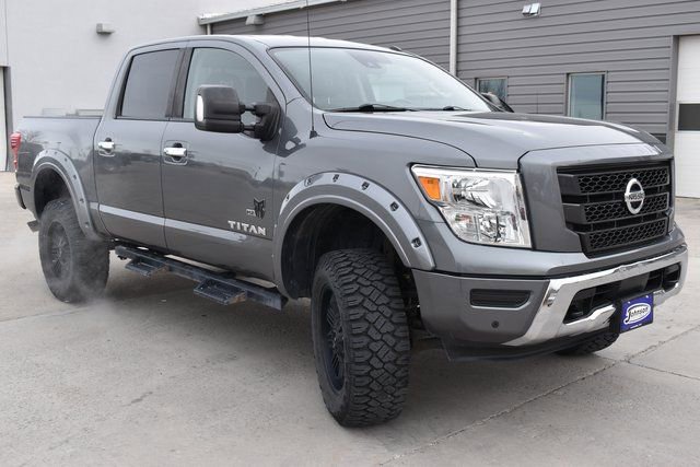 Used 2021 Nissan Titan SV w/ SV Convenience Package image 3
