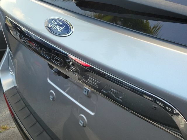 Used 2021 Ford Explorer XLT w/ Equipment Group 202A RWD image 3
