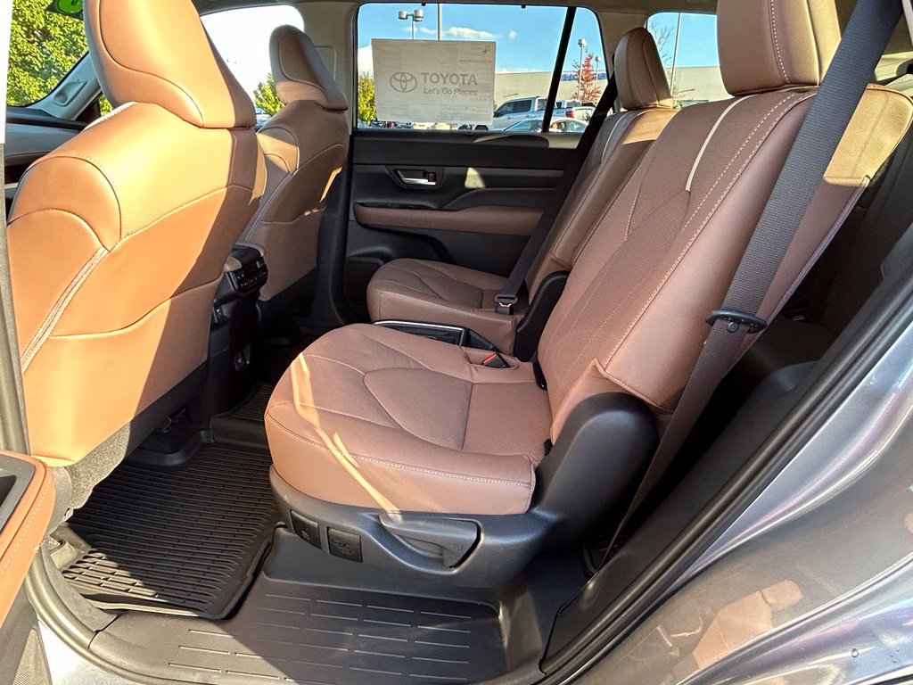 Used 2026 Toyota Grand Highlander AWD image 21
