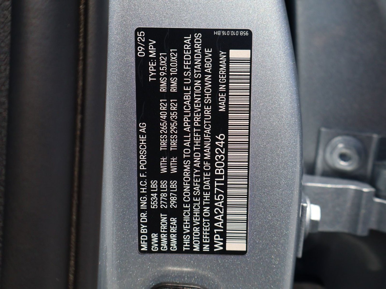 Certified 2026 Porsche Macan AWD/4WD image 28