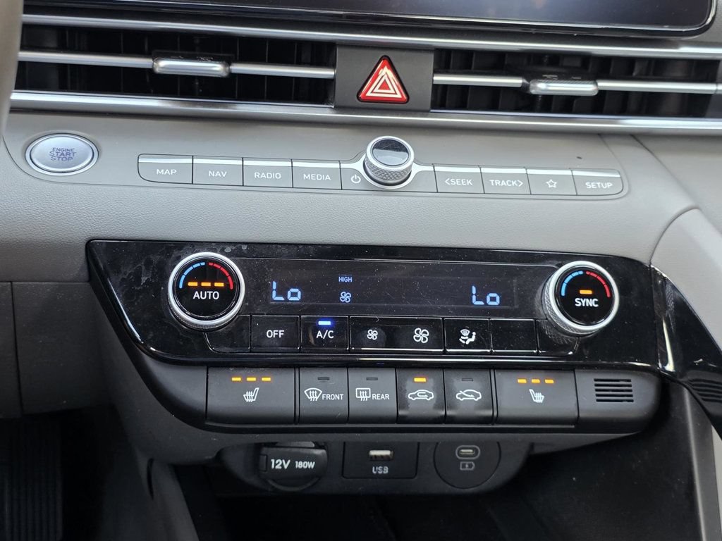 Used 2025 Hyundai Elantra SEL FWD image 20