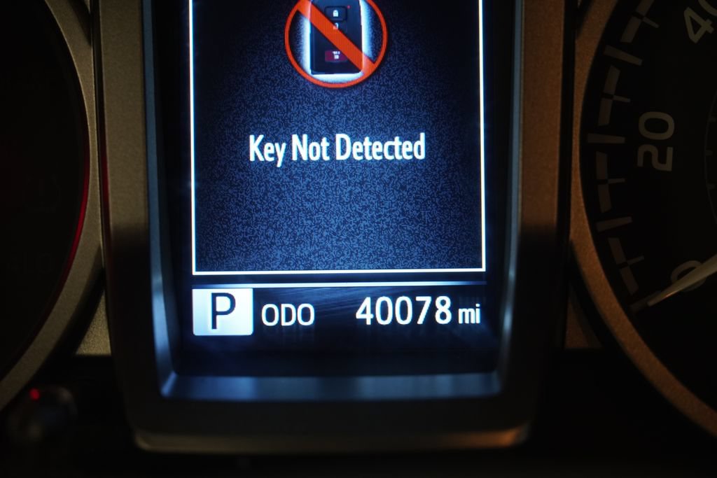 Used 2021 Toyota Tacoma Limited AWD/4WD image 4