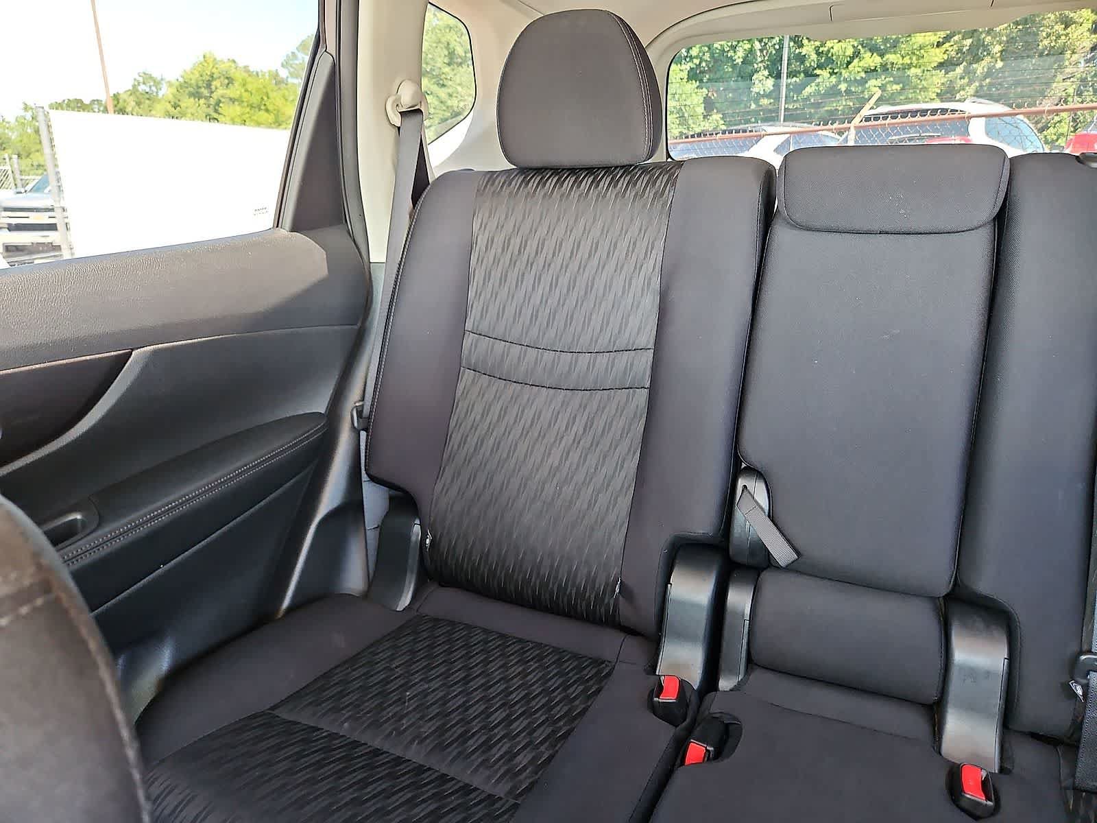 Used 2018 Nissan Rogue SV w/ Premium Package FWD image 13