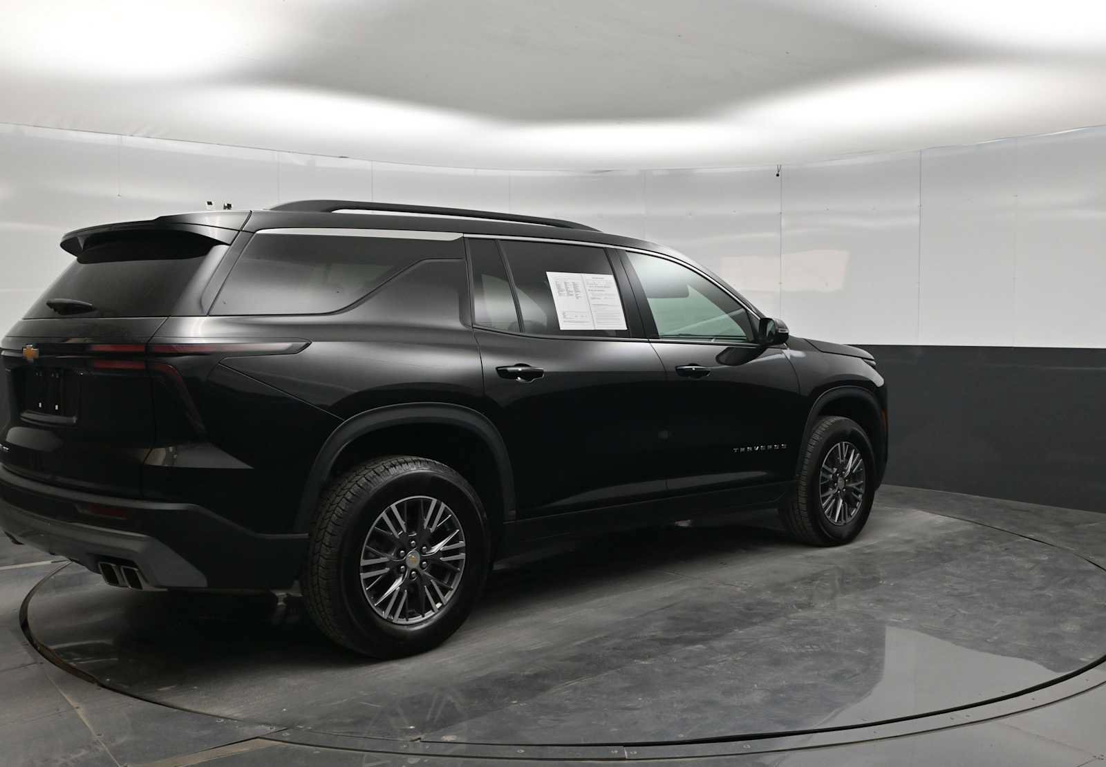 Used 2025 Chevrolet Traverse LT AWD/4WD image 7