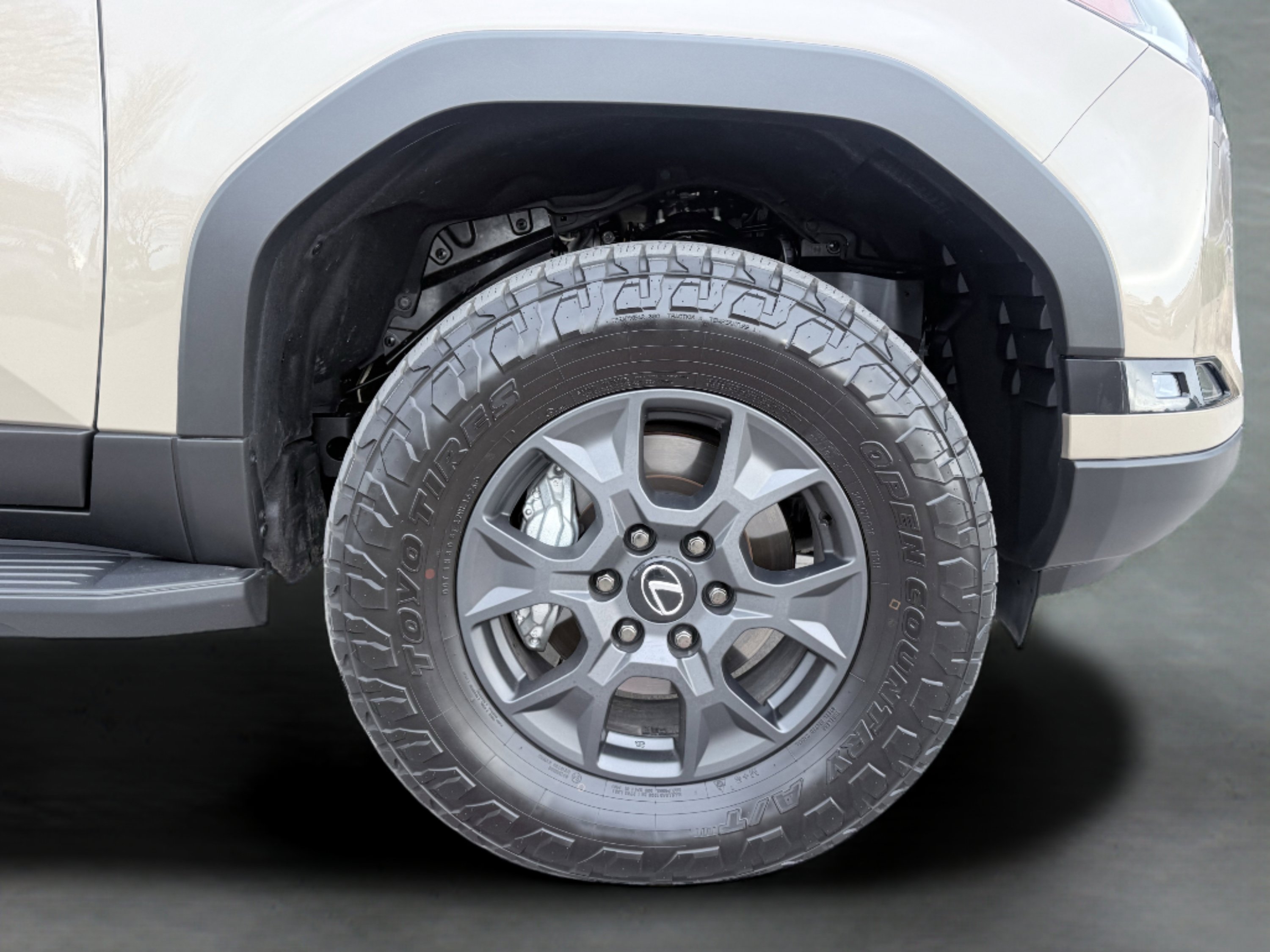 Used 2025 Lexus GX 550 image 9