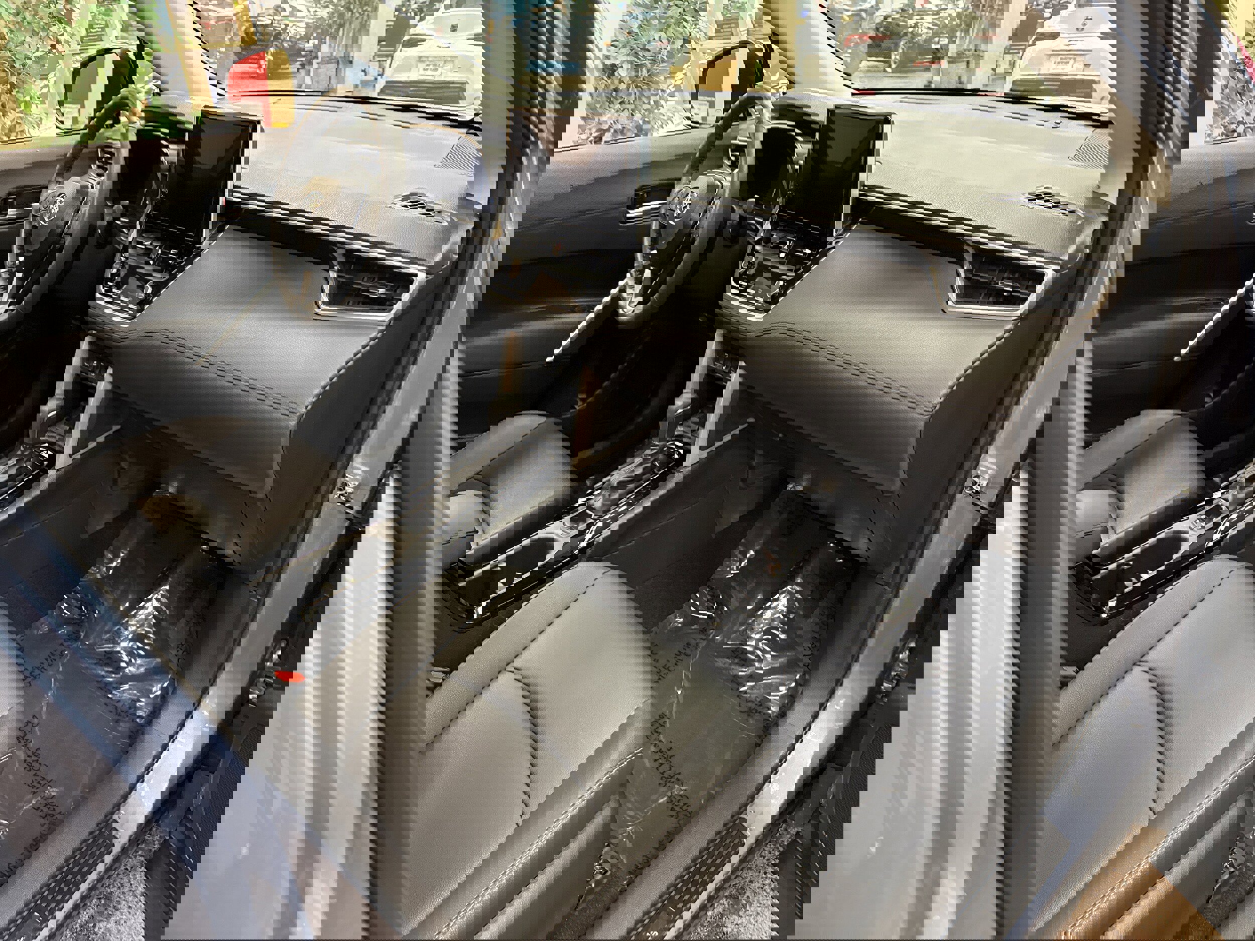 Used 2024 Toyota Corolla Cross XLE w/ Convenience Package image 17