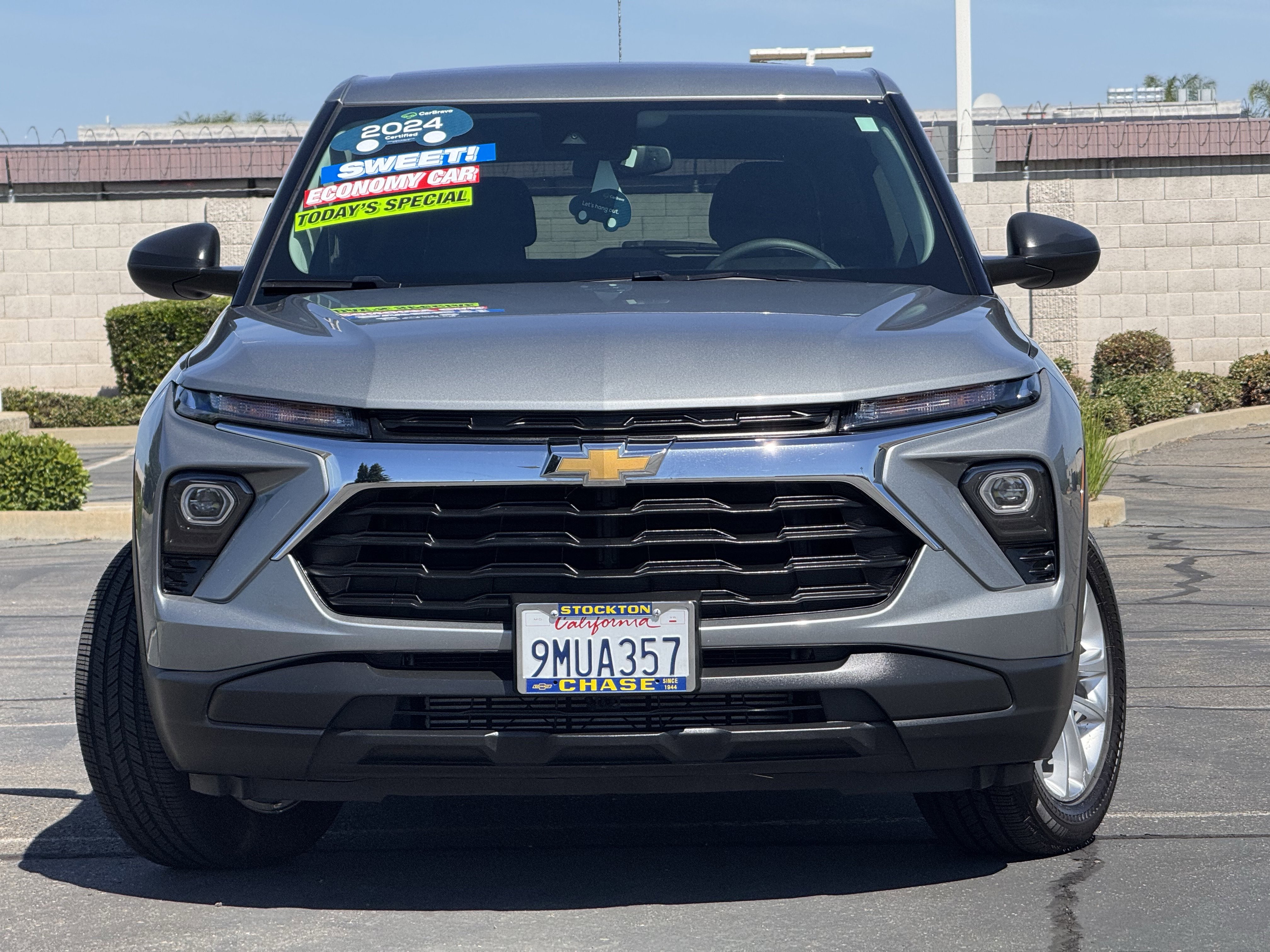 Used 2024 Chevrolet TrailBlazer LS w/ LS Convenience Package FWD image 2