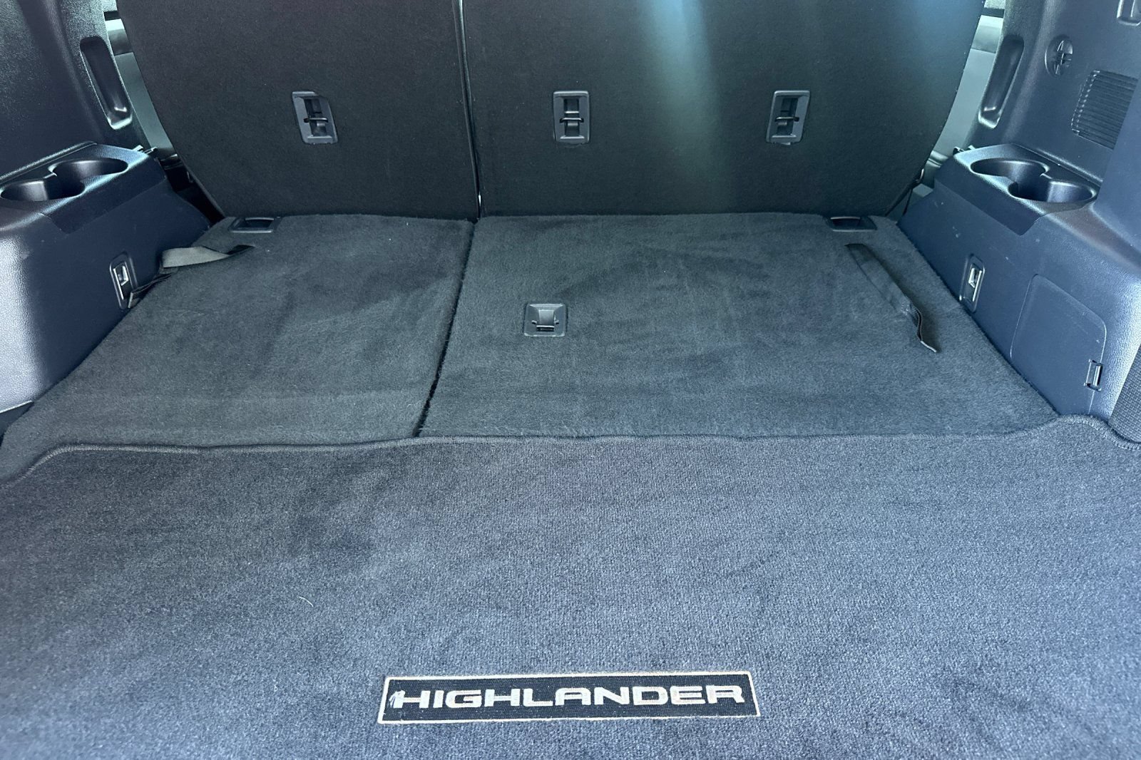 Used 2024 Toyota Highlander LE AWD/4WD image 18