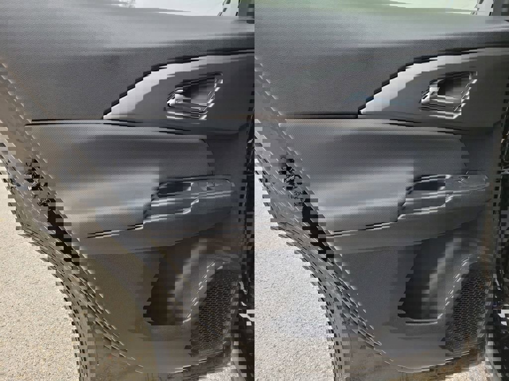 Used 2026 Chevrolet Equinox EV LT image 8