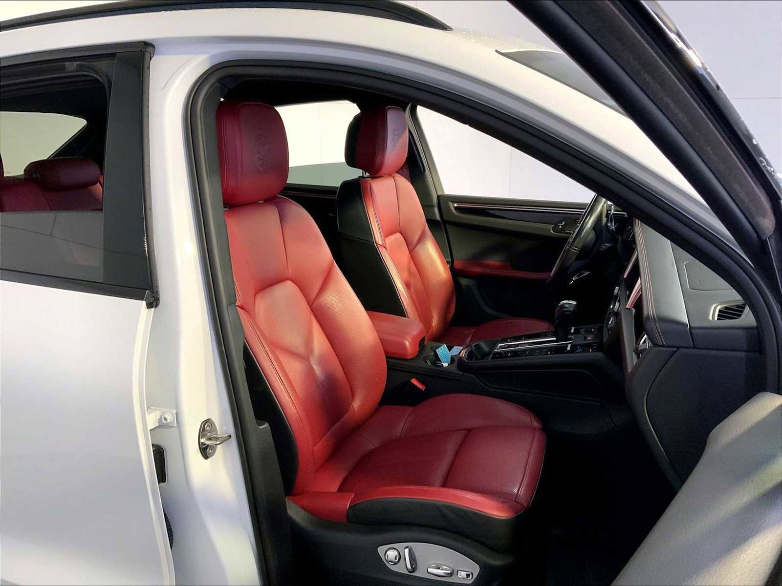 Certified 2023 Porsche Macan Turbo image 18