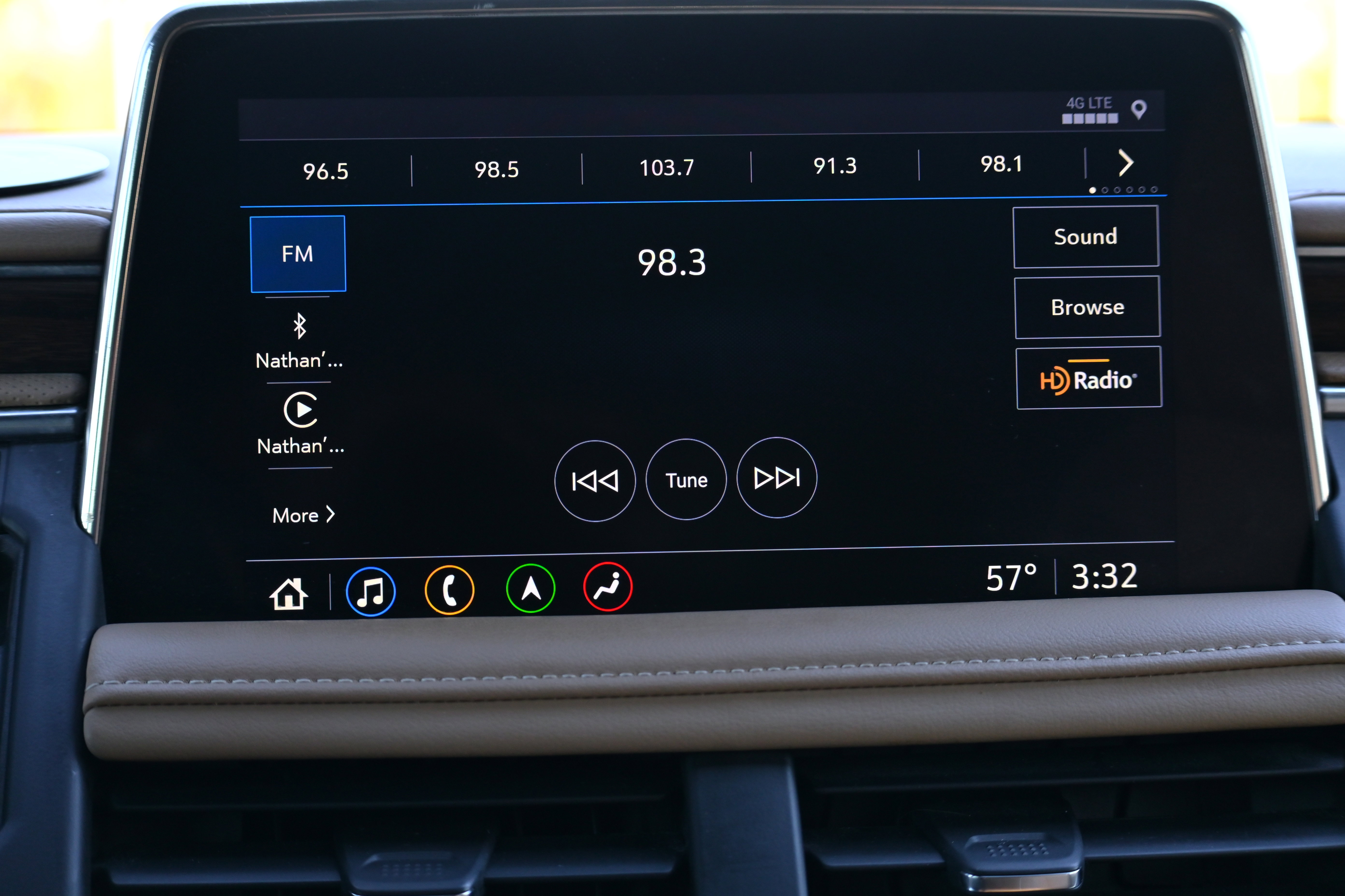 Used 2021 Chevrolet Suburban Premier w/ Premium Package image 19