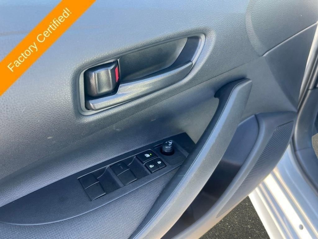 Used 2025 Toyota Corolla LE image 9