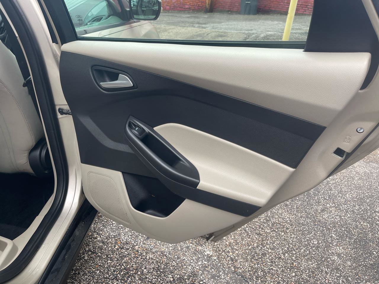 Used 2017 Ford Focus SE w/ Cold Weather Package image 23