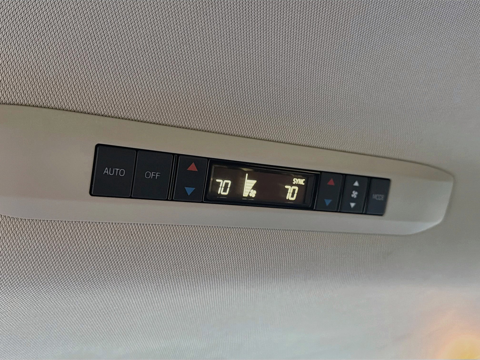 Used 2025 Toyota Sienna XLE FWD image 23