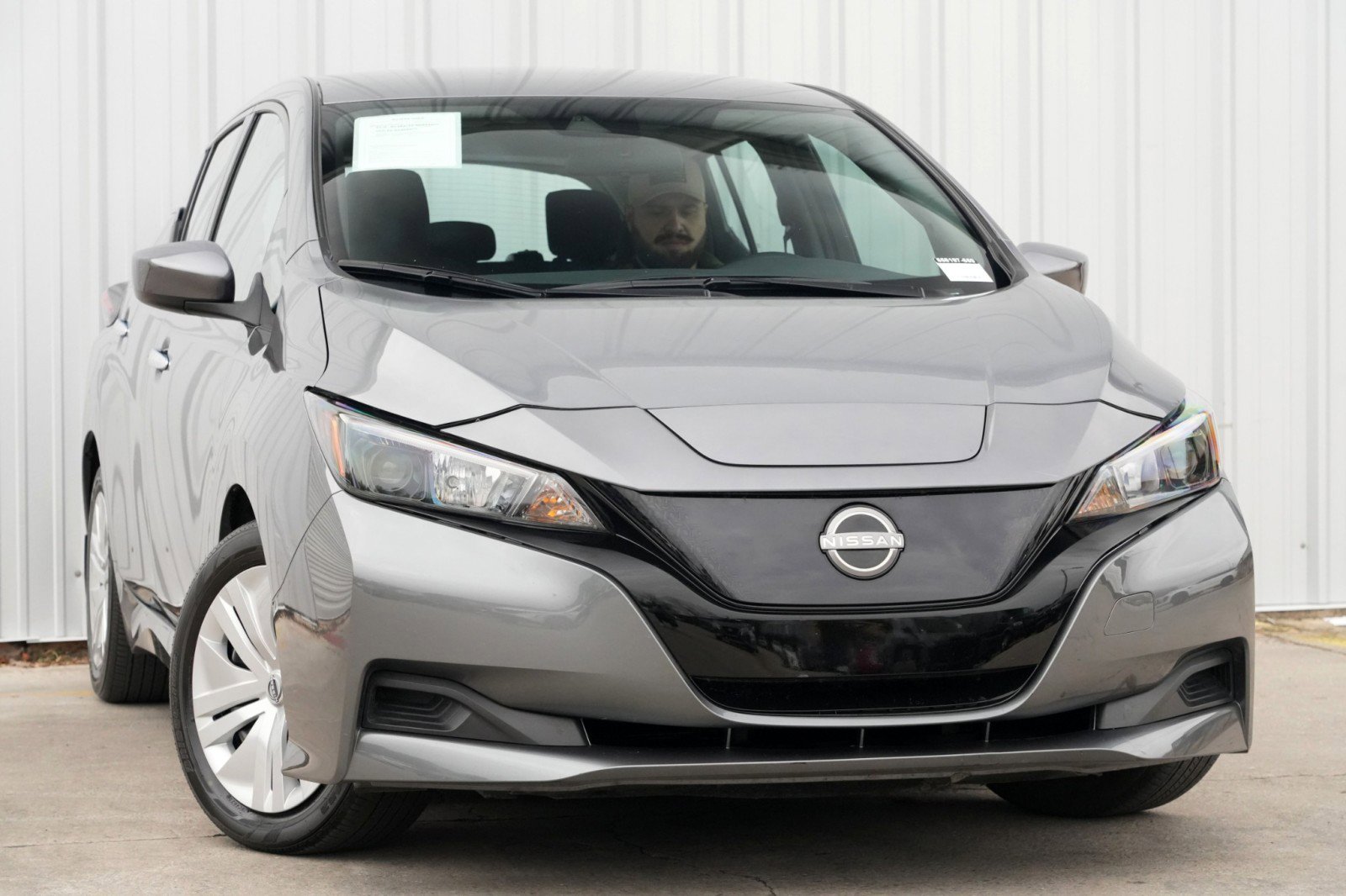 Used 2025 Nissan Leaf S image 2
