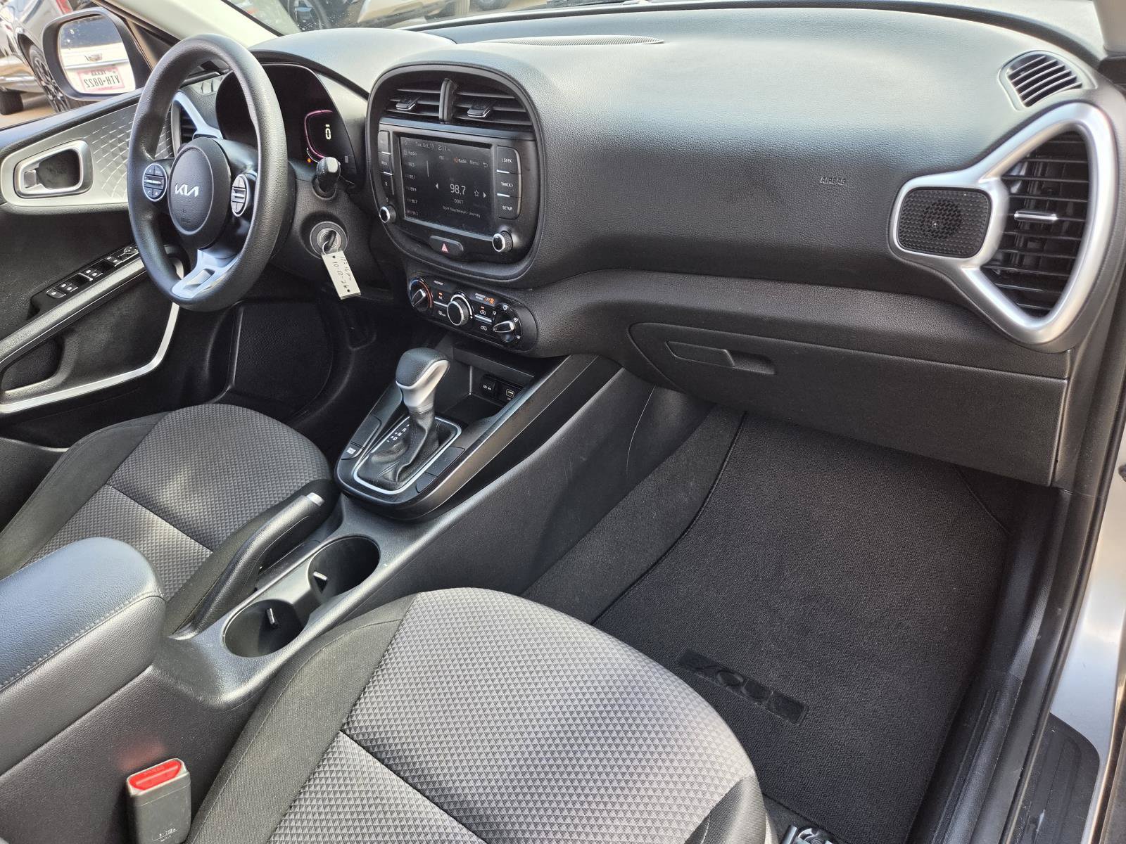 Used 2024 Kia Soul LX w/ LX Technology Package FWD image 7
