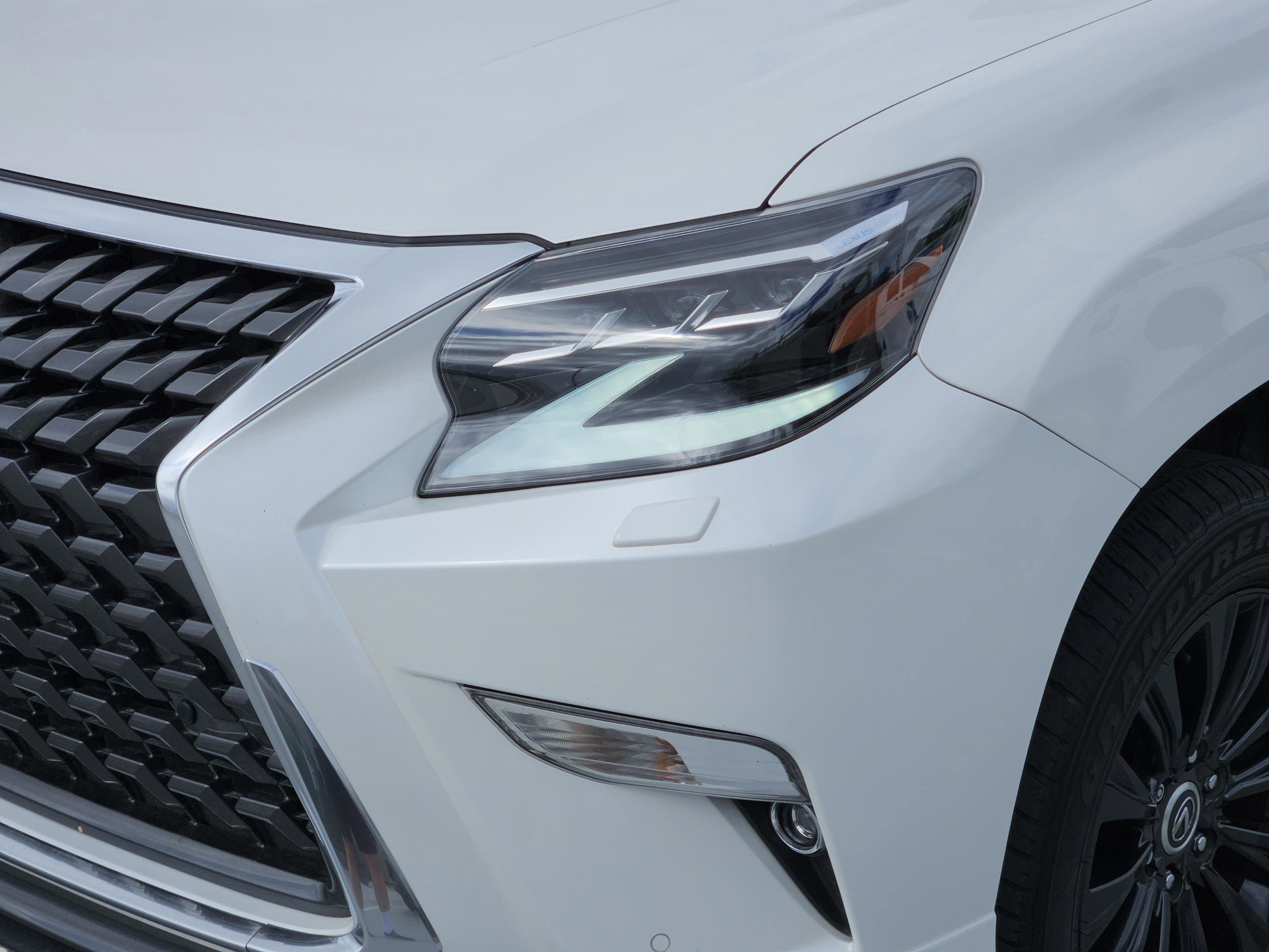 Used 2023 Lexus GX 460 Premium w/ Accessory Package image 11