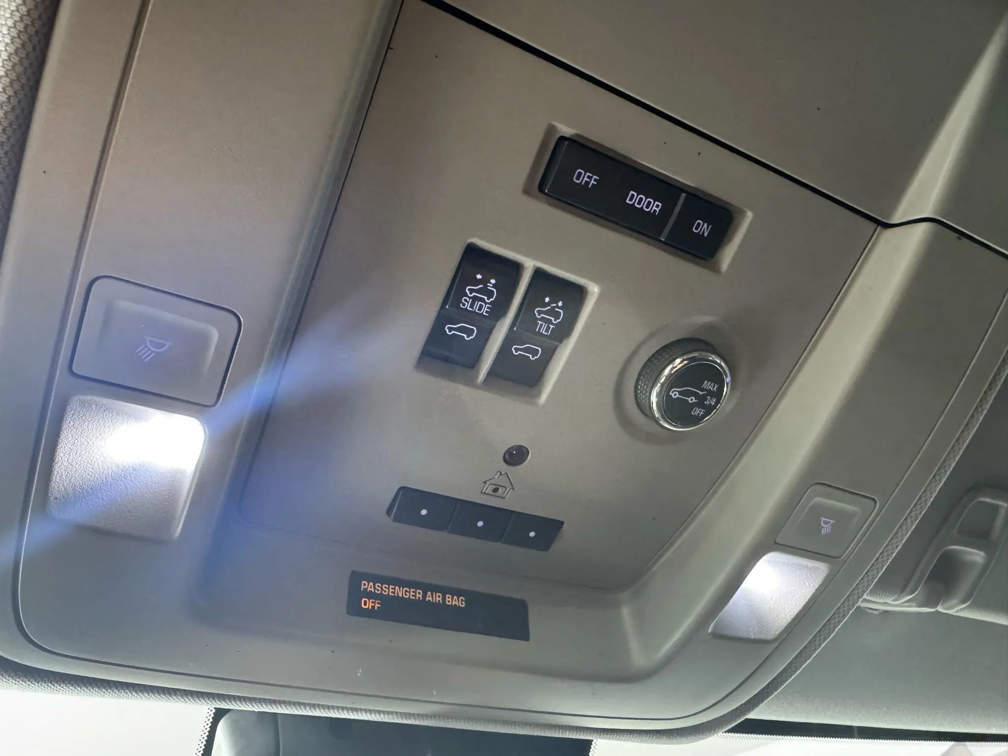 Used 2015 Chevrolet Suburban LT w/ Luxury Package image 23