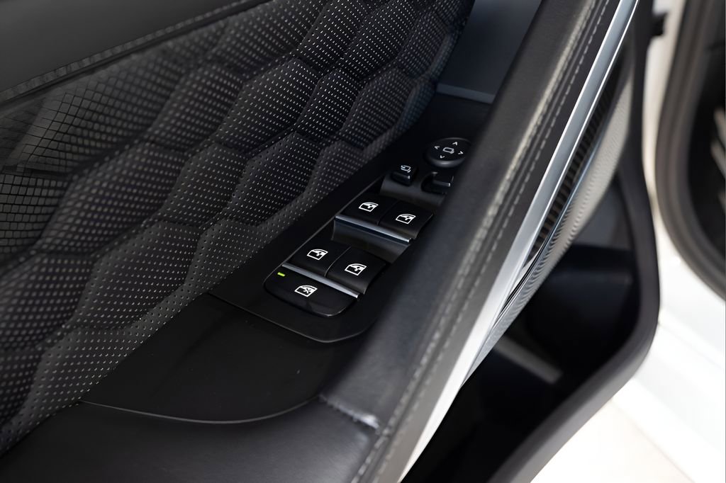 Used 2021 BMW X6 M w/ Competition Package image 38