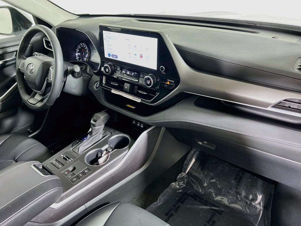 Certified 2024 Toyota Highlander XLE AWD/4WD image 26