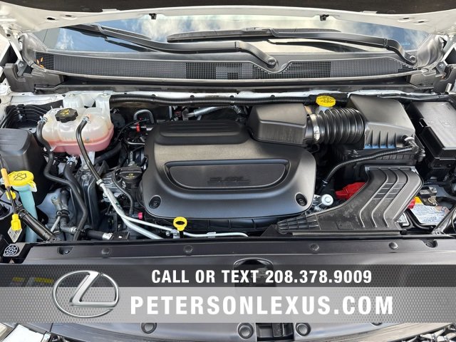 Used 2024 Chrysler Pacifica Touring-L image 9