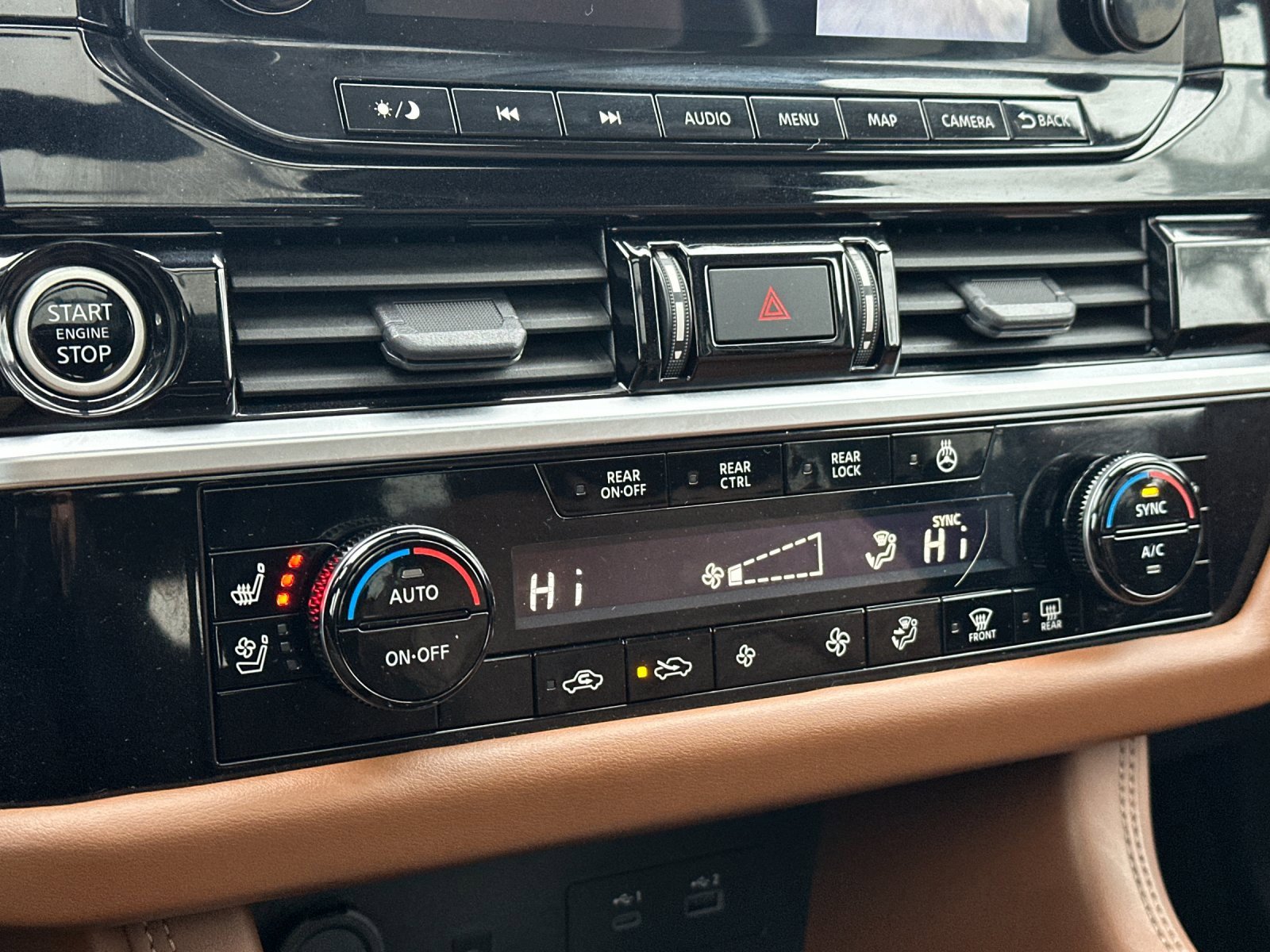 Used 2023 Nissan Pathfinder Platinum w/ Black Appearance Package image 21