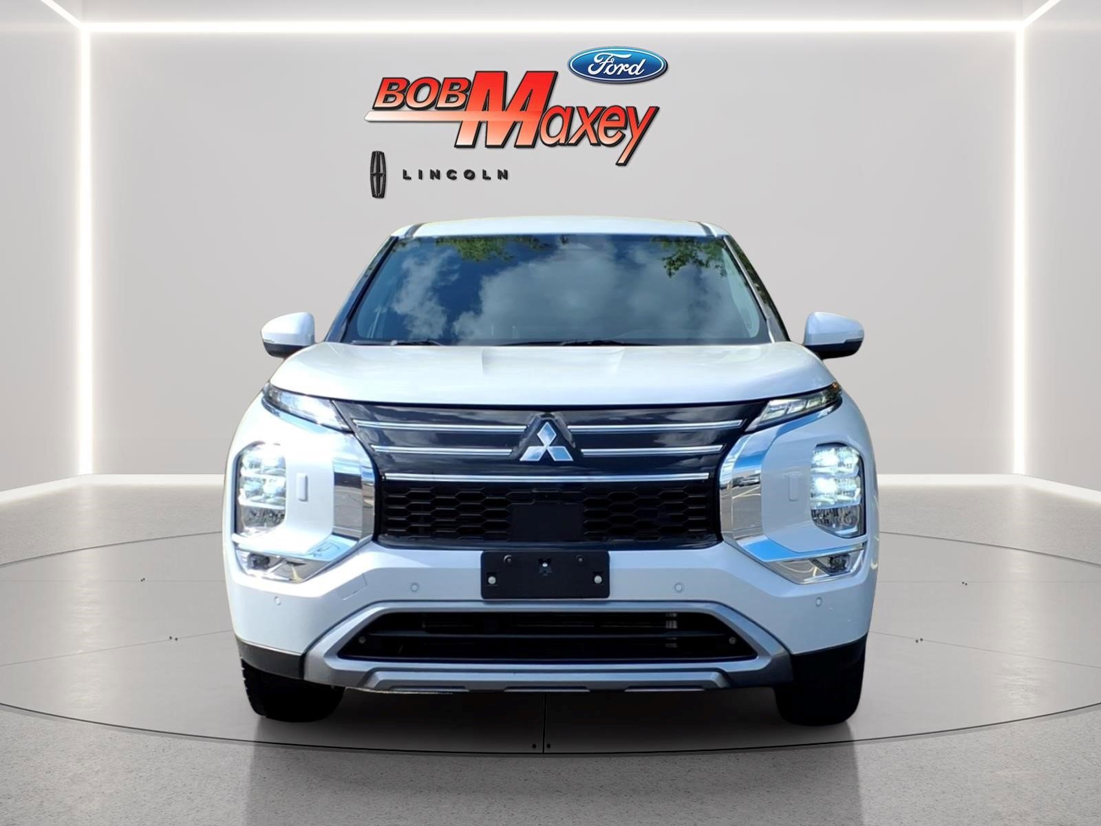 Used 2025 Mitsubishi Outlander SE AWD/4WD image 2