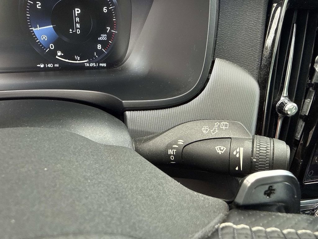 Used 2018 Volvo V90 T5 R-Design image 40