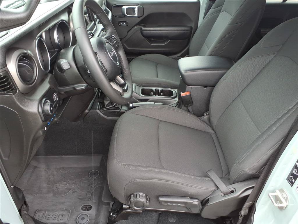 Used 2023 Jeep Wrangler Unlimited w/ Convenience Group AWD/4WD image 12