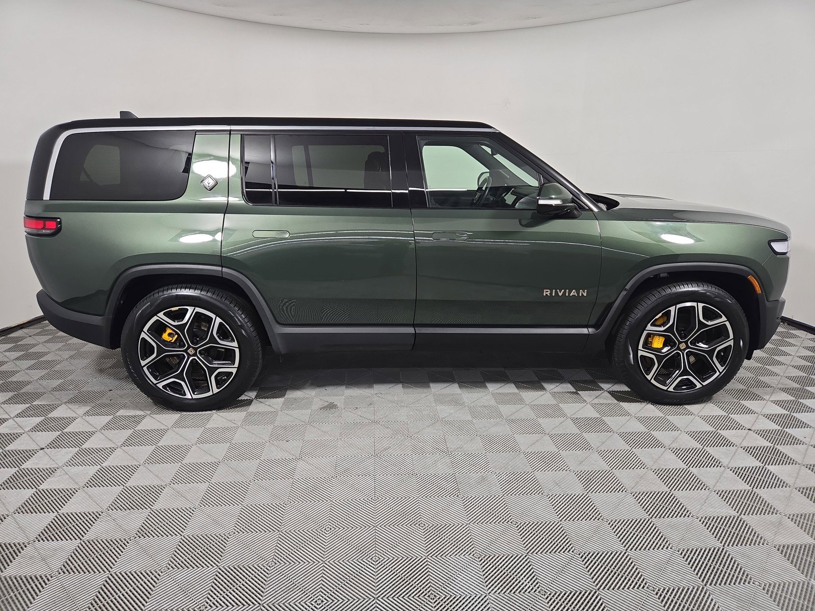 Used 2022 Rivian R1S Launch Edition image 6
