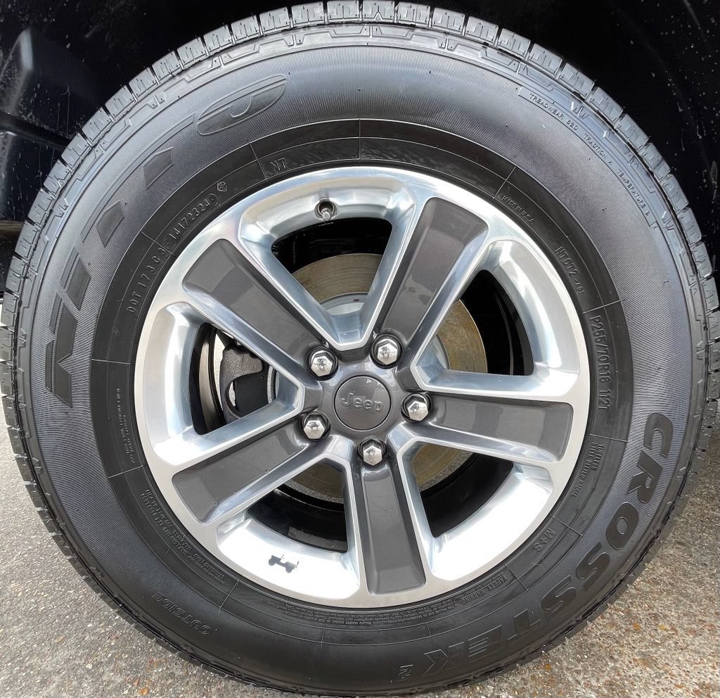 Used 2019 Jeep Wrangler Unlimited Sahara AWD/4WD image 14