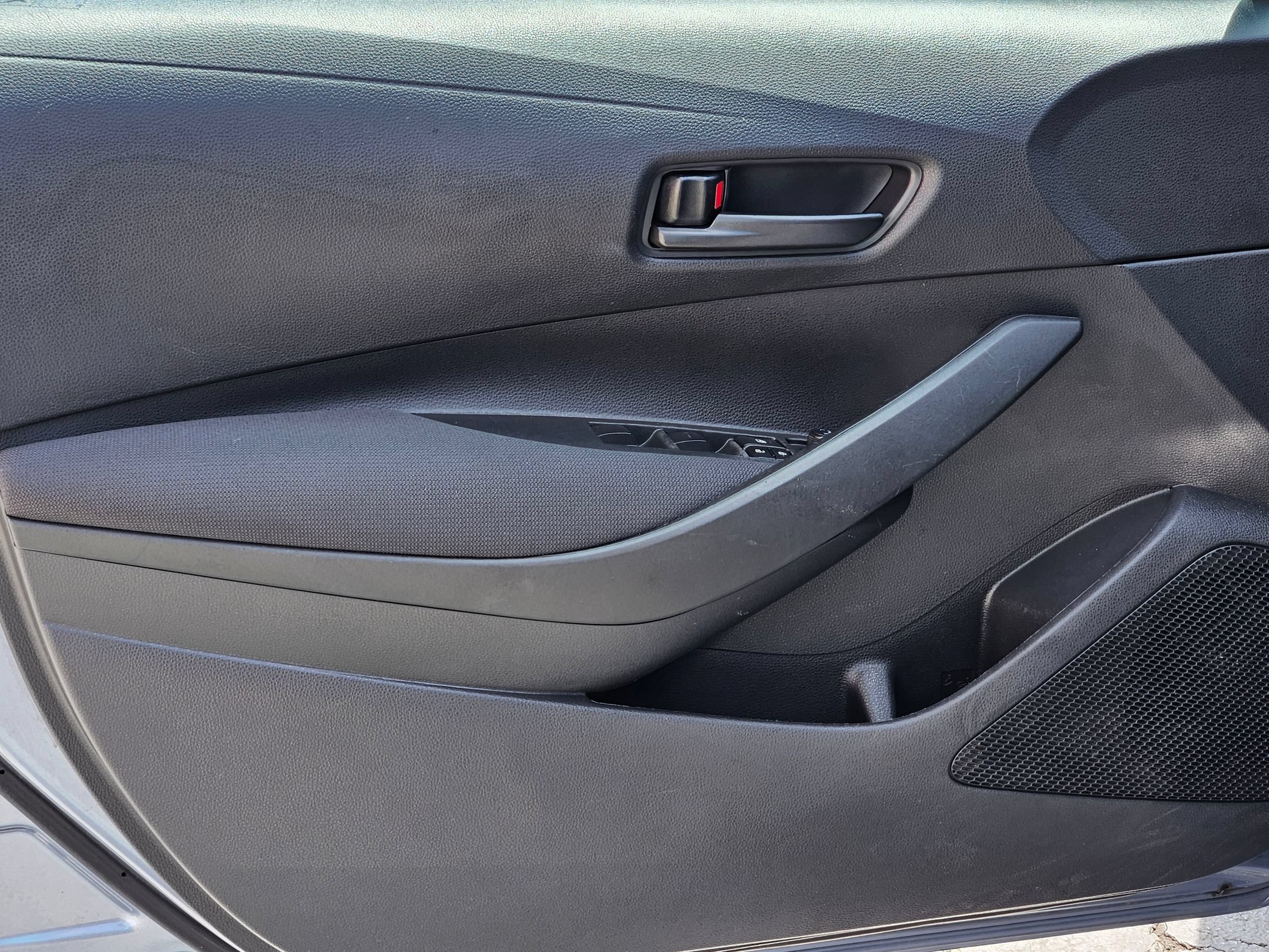 Used 2022 Toyota Corolla LE FWD image 17