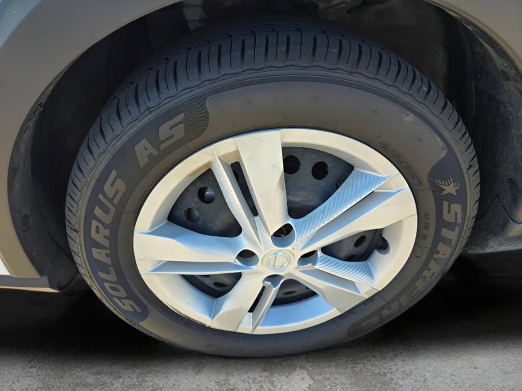 Used 2023 Nissan Kicks S FWD image 16