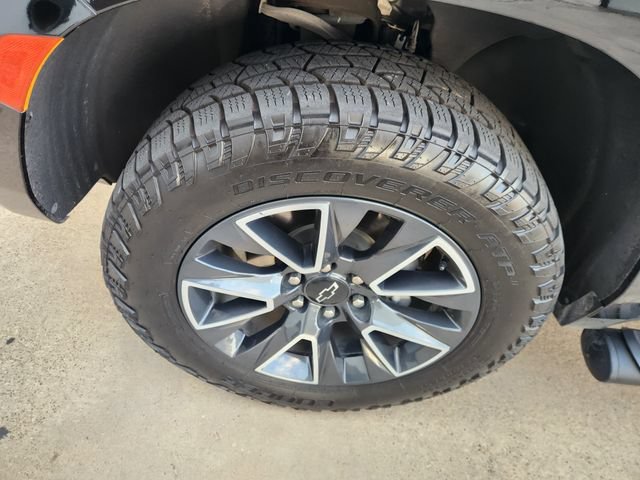 Used 2023 Chevrolet Tahoe Z71 w/ Luxury Package AWD/4WD image 8