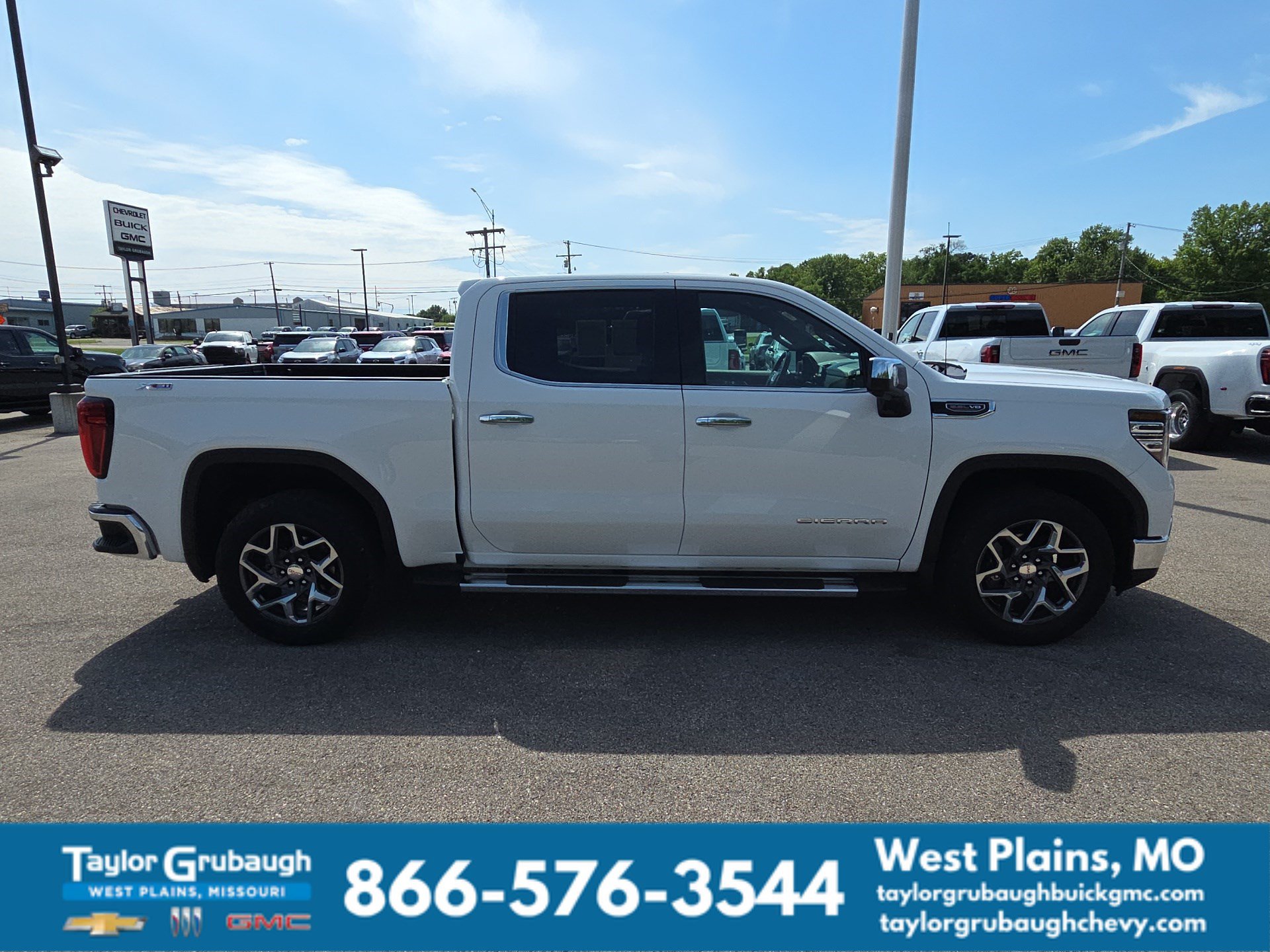 Used 2023 GMC Sierra 1500 SLT w/ SLT Premium Package AWD/4WD image 11