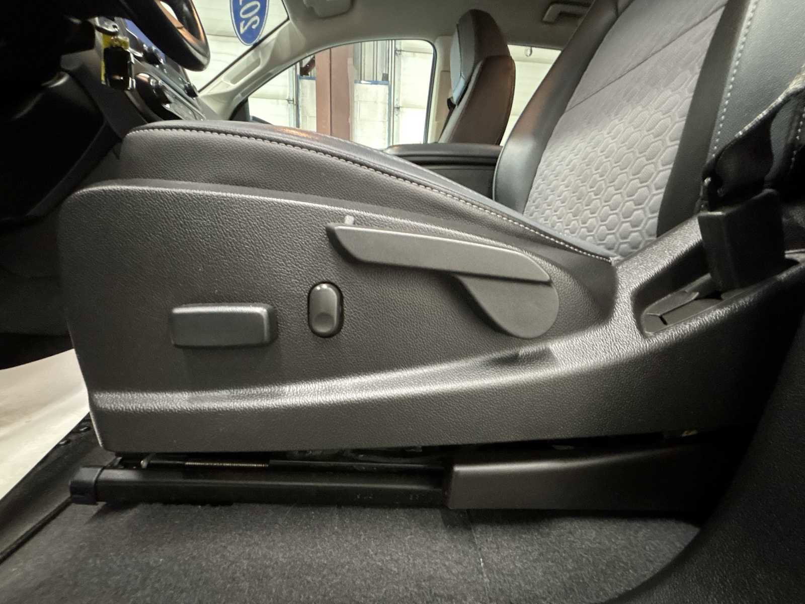 Used 2019 Chevrolet Colorado Z71 AWD/4WD image 14