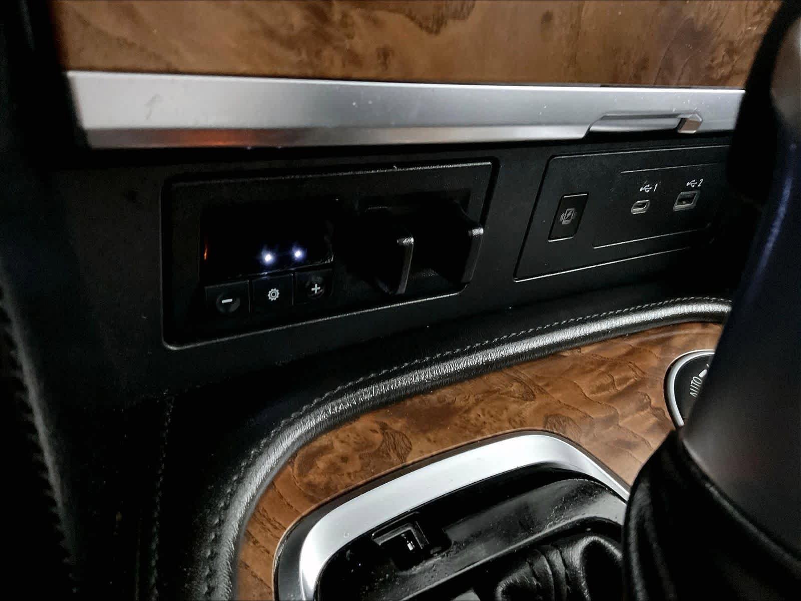 Used 2024 Nissan Armada SL image 27