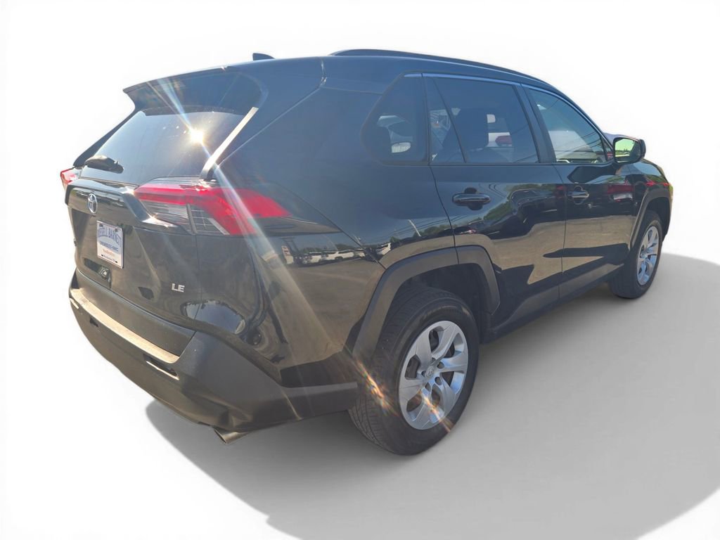 Used 2019 Toyota RAV4 LE FWD image 4