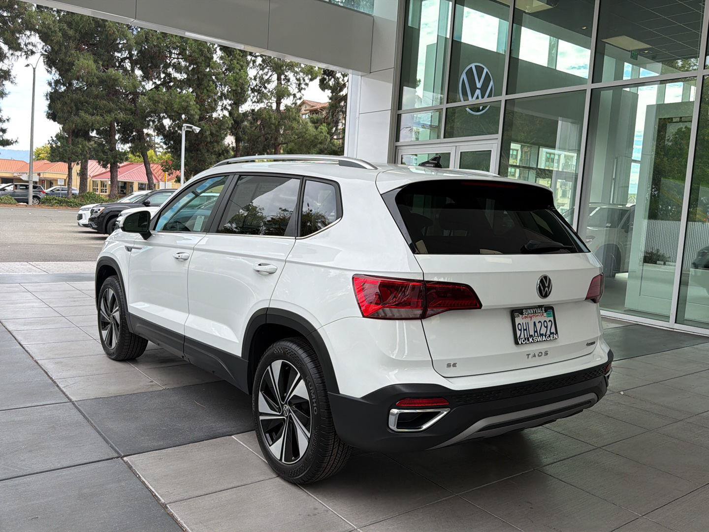 Certified 2023 Volkswagen Taos SE AWD/4WD image 3