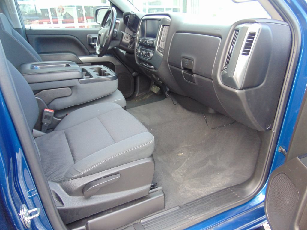 Used 2019 Chevrolet Silverado 1500 LT w/ LPO, Black Pack AWD/4WD image 5
