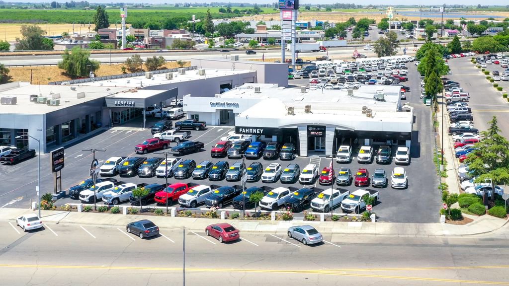 Used 2025 Nissan Kicks SR FWD image 19